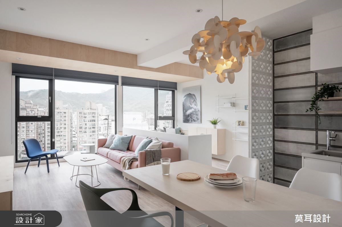 屋主夫妻買下擁有溫泉的度假宅,平時可作為長輩、小孩