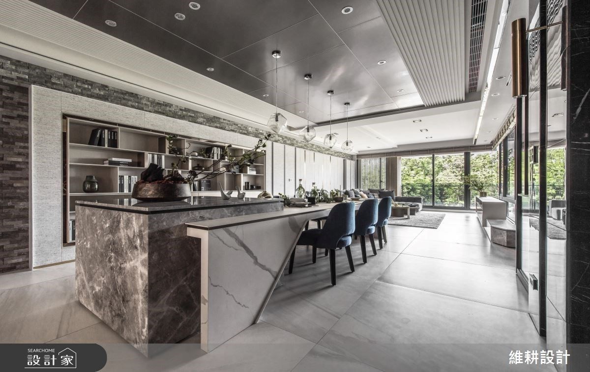 105 坪的現代風透天別墅，坐擁絕美的樹海綠景，透過石