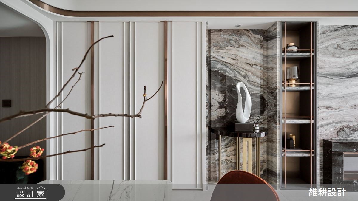 27 坪現代宅,以純白色調為基底,搭襯著優美的弧形曲