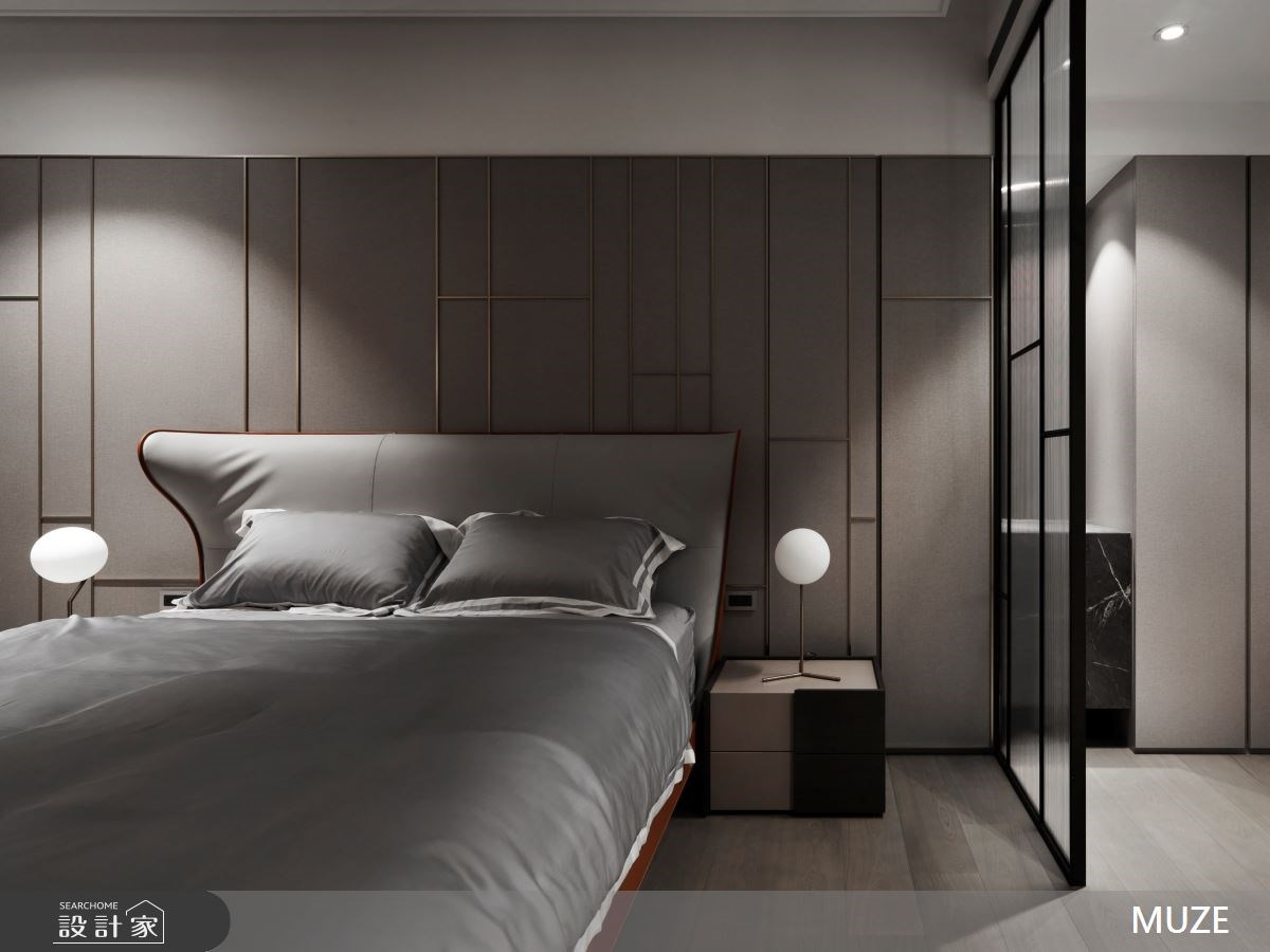 玄關造型端景襯托藝術收藏，地板灰色紋理拼花地磚，搭