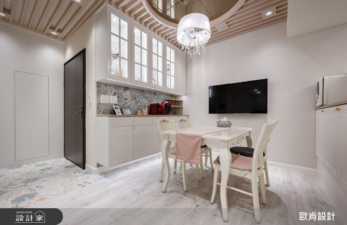 這間30坪的新成屋，原本有梁柱明顯的問題，在經過設計