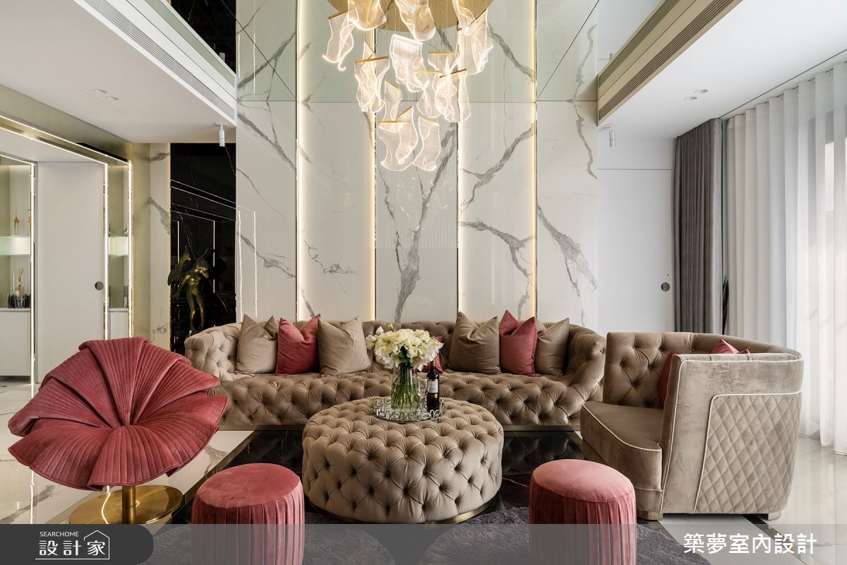 室內80坪4房的新成屋，居住著三代同堂的4位女性，設計