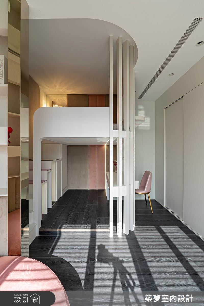 室內80坪4房的新成屋，居住著三代同堂的4位女性，設計