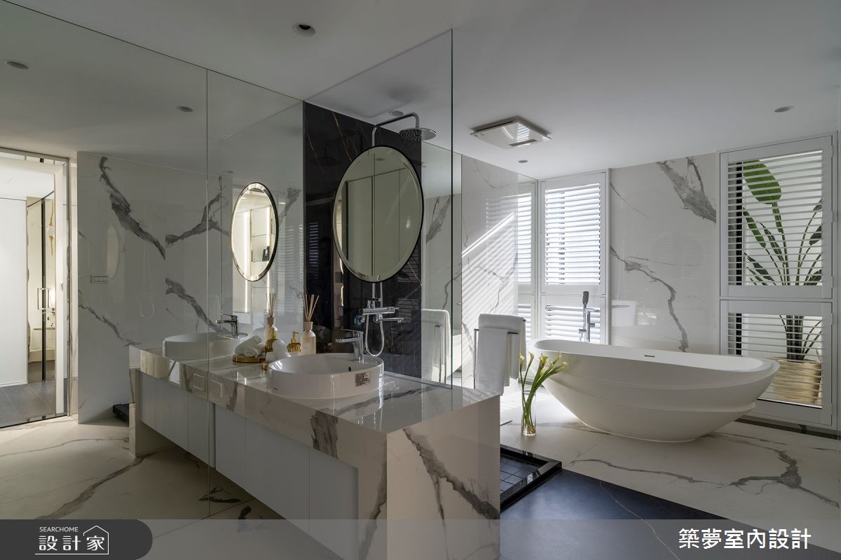 室內80坪4房的新成屋，居住著三代同堂的4位女性，設計