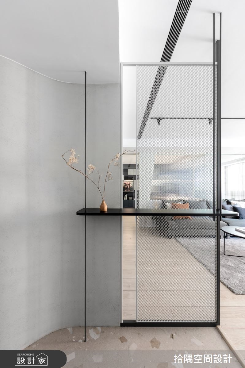 36坪單身宅，原本是略顯陰暗的老屋，透過全面翻新，以