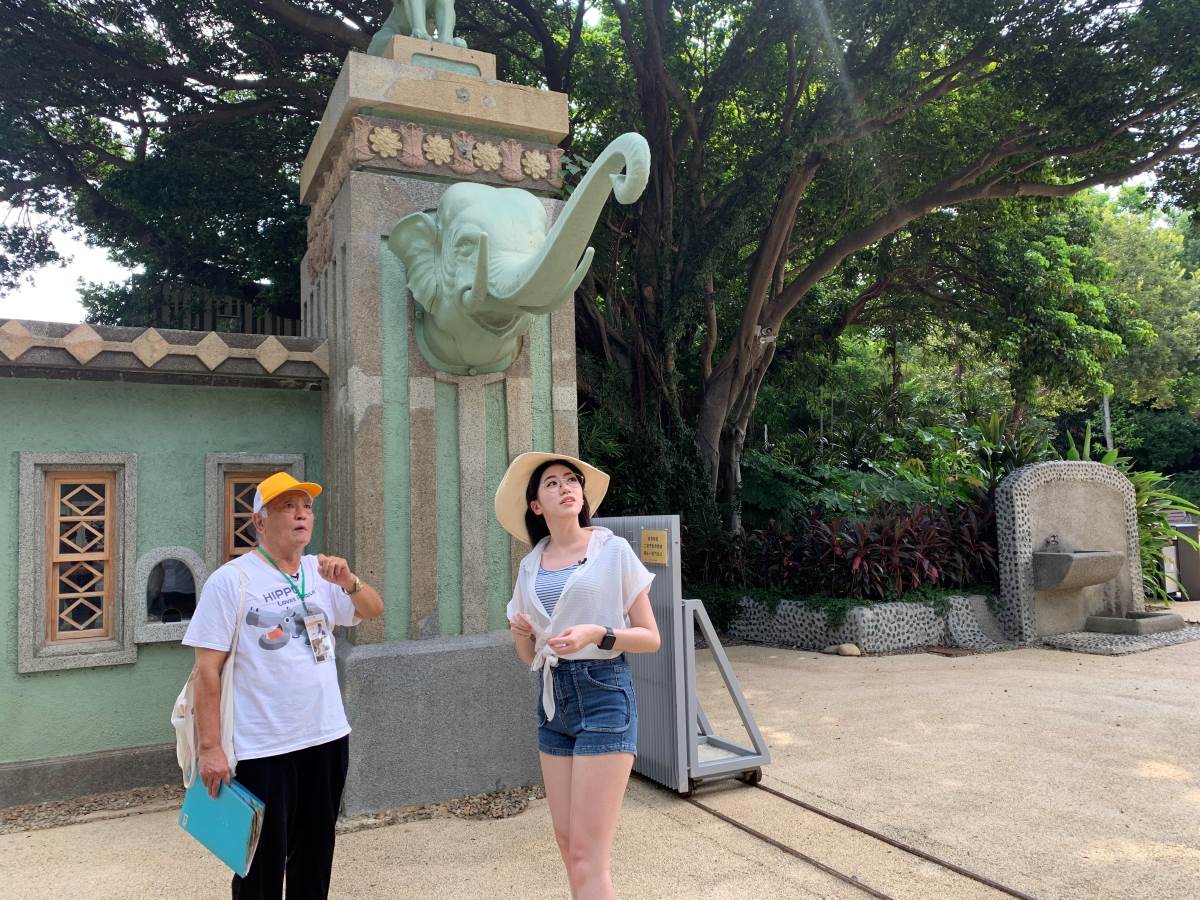 收音機:「Mayday Mayday 這是來自未來的訊息,科技快