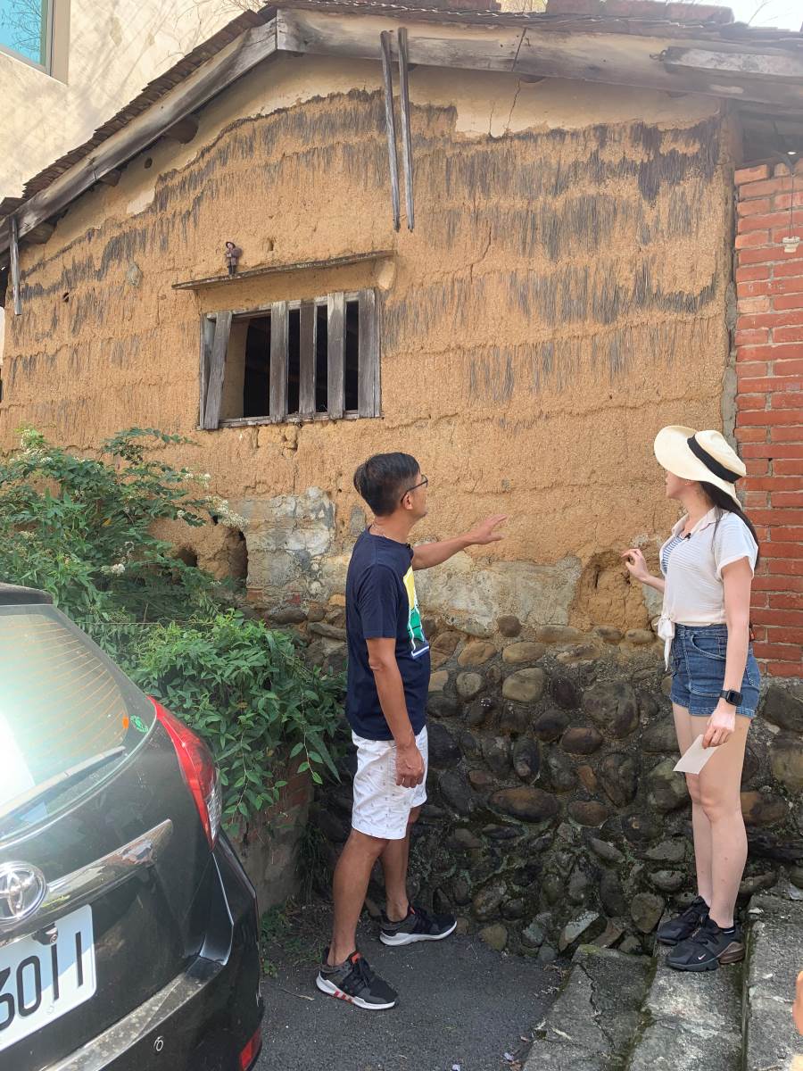 收音機:「Mayday Mayday 這是來自未來的訊息,科技快