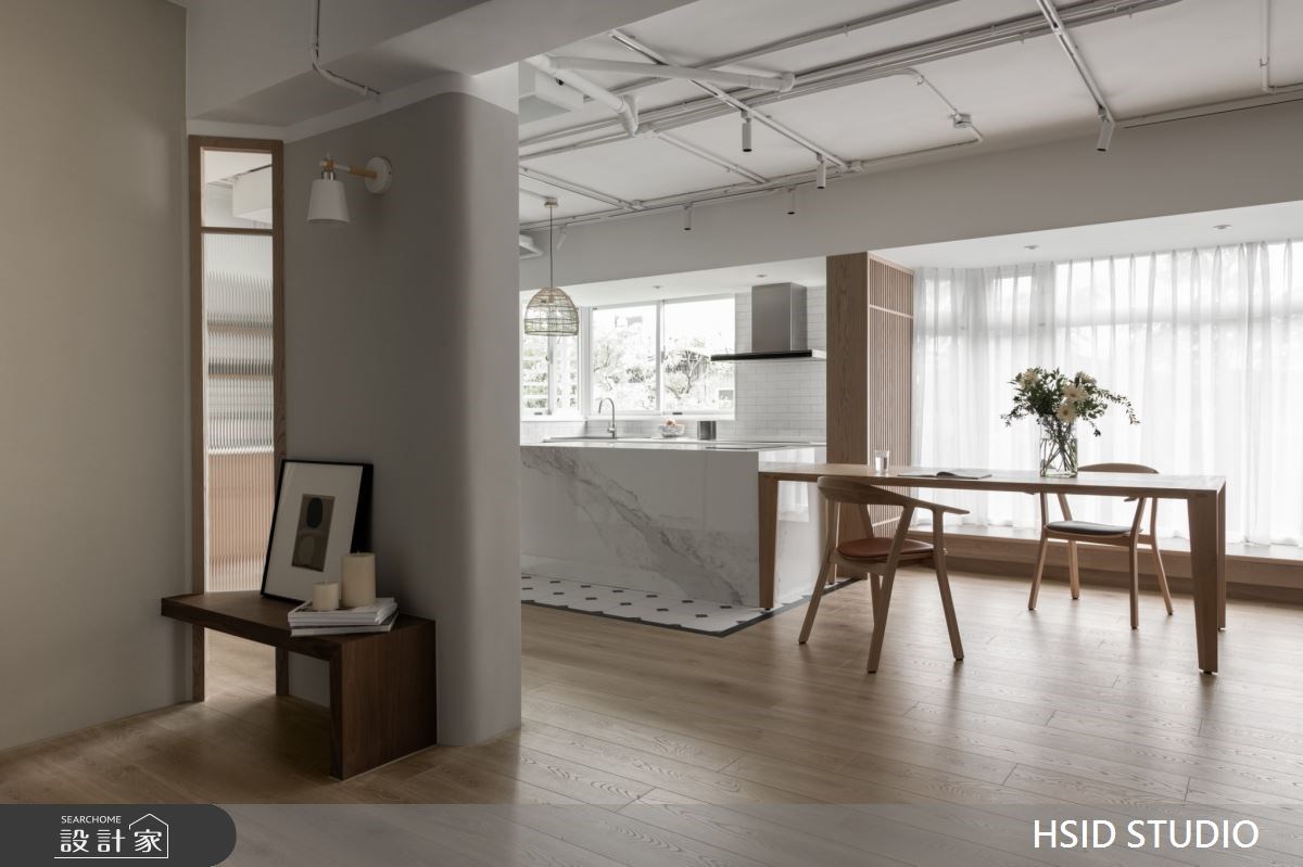 為因應料理網紅小林與攝影師郭郭對工作空間的需求,李