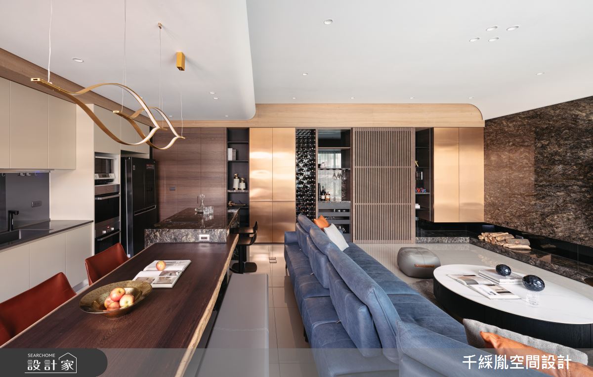 80 坪一家四口一貓一狗的豪宅設計中，以現代風為空間