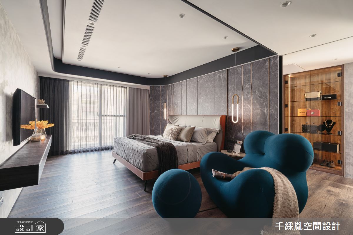 80 坪一家四口一貓一狗的豪宅設計中，以現代風為空間