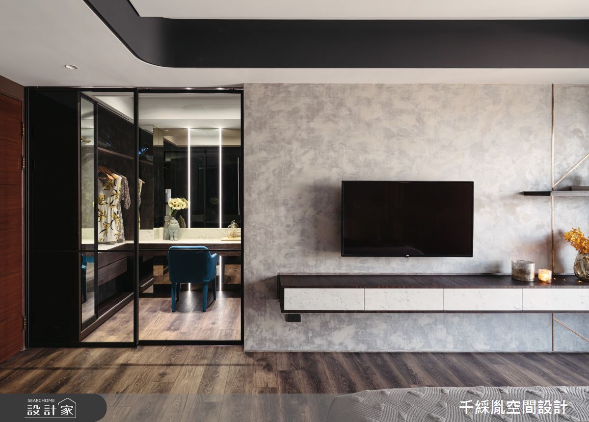 80 坪一家四口一貓一狗的豪宅設計中，以現代風為空間