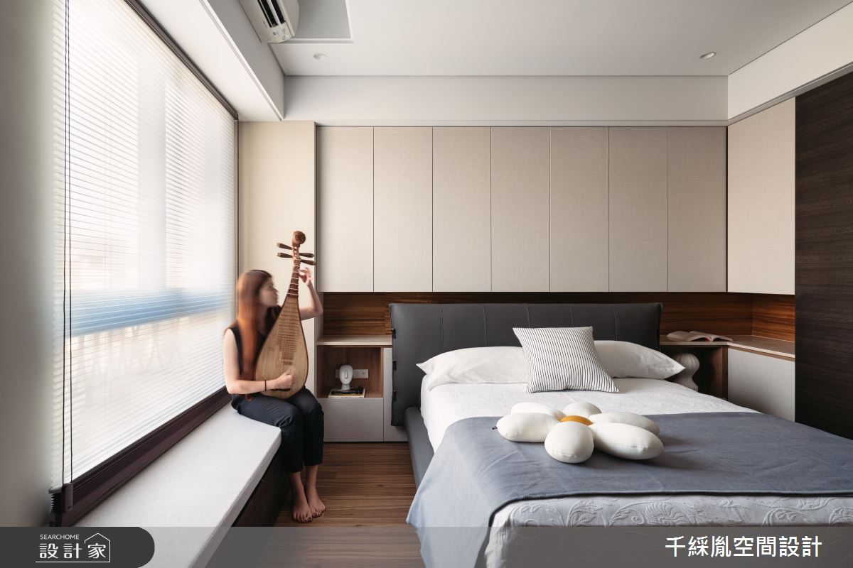 80 坪一家四口一貓一狗的豪宅設計中，以現代風為空間