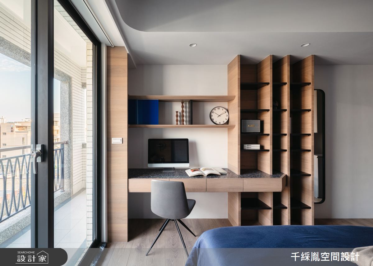 80 坪一家四口一貓一狗的豪宅設計中，以現代風為空間