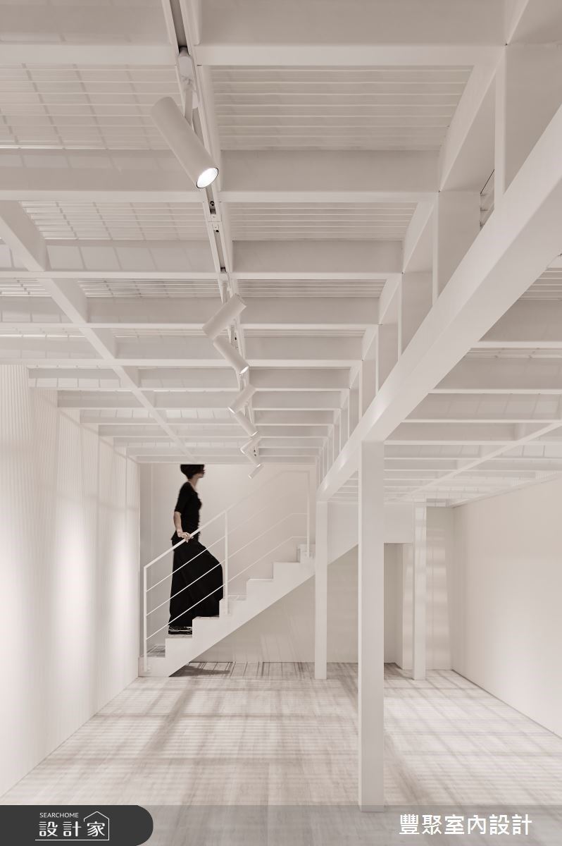 雙層空間設計,加倍收納儲物量。