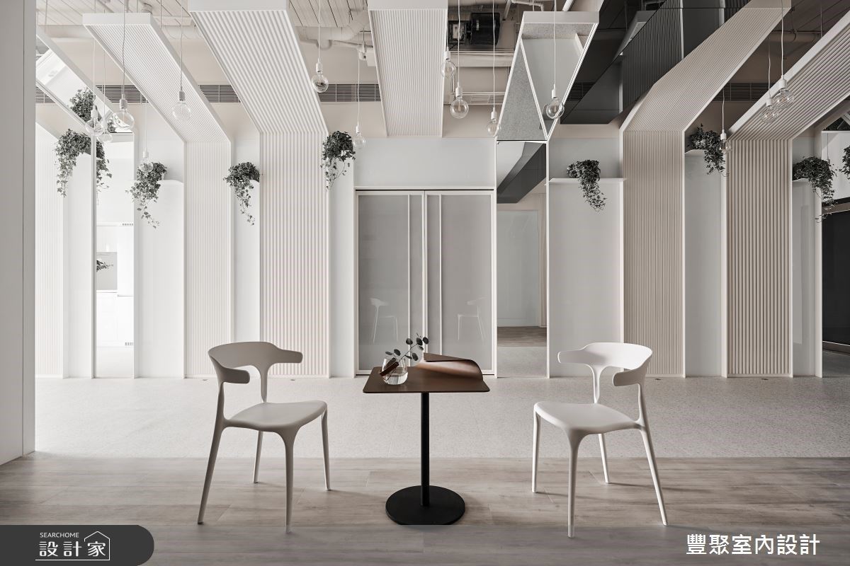 局部鏡面設計,放大空間坪效。