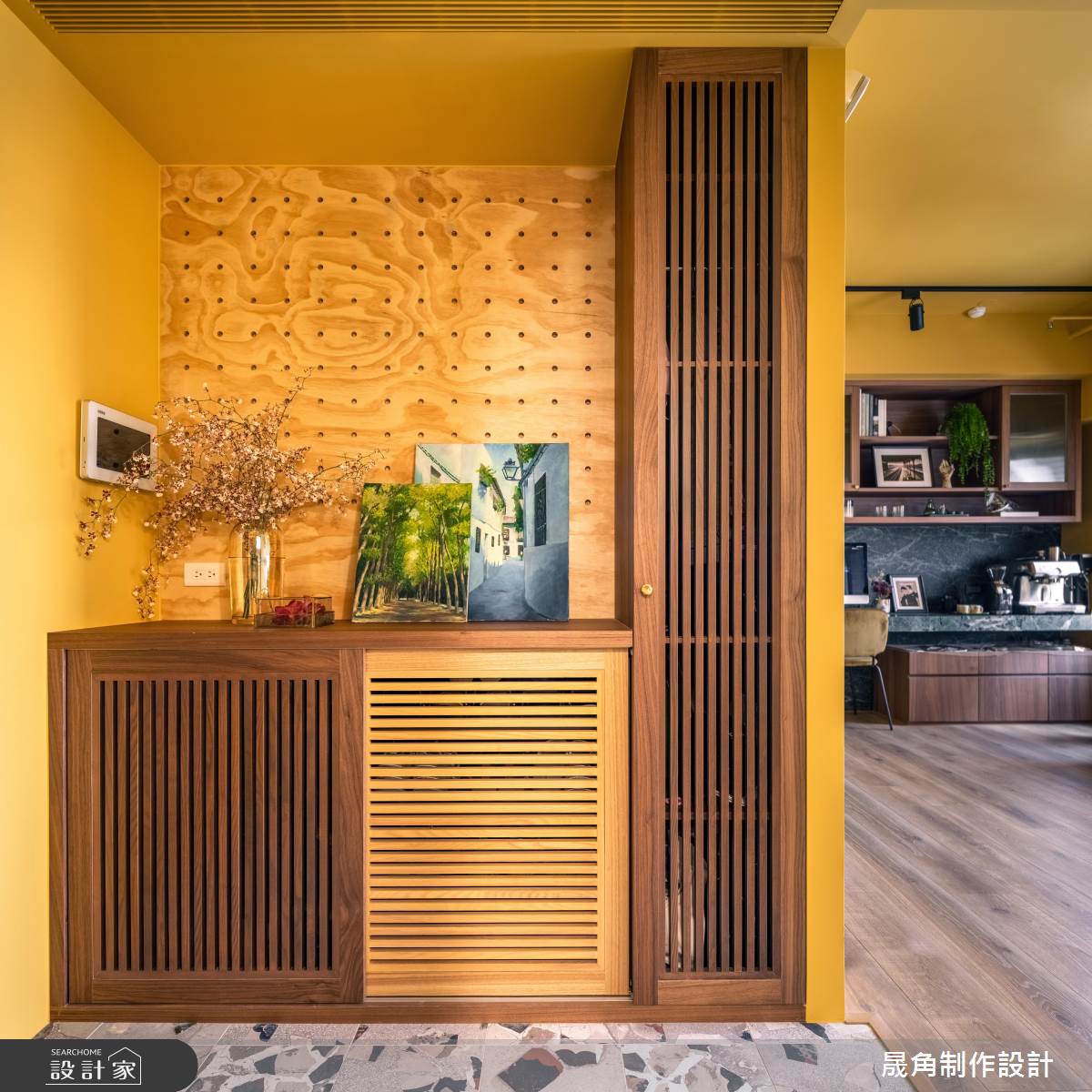 此案屋主為一對夫妻,兩人喜愛濃郁強烈的色彩及彰顯個