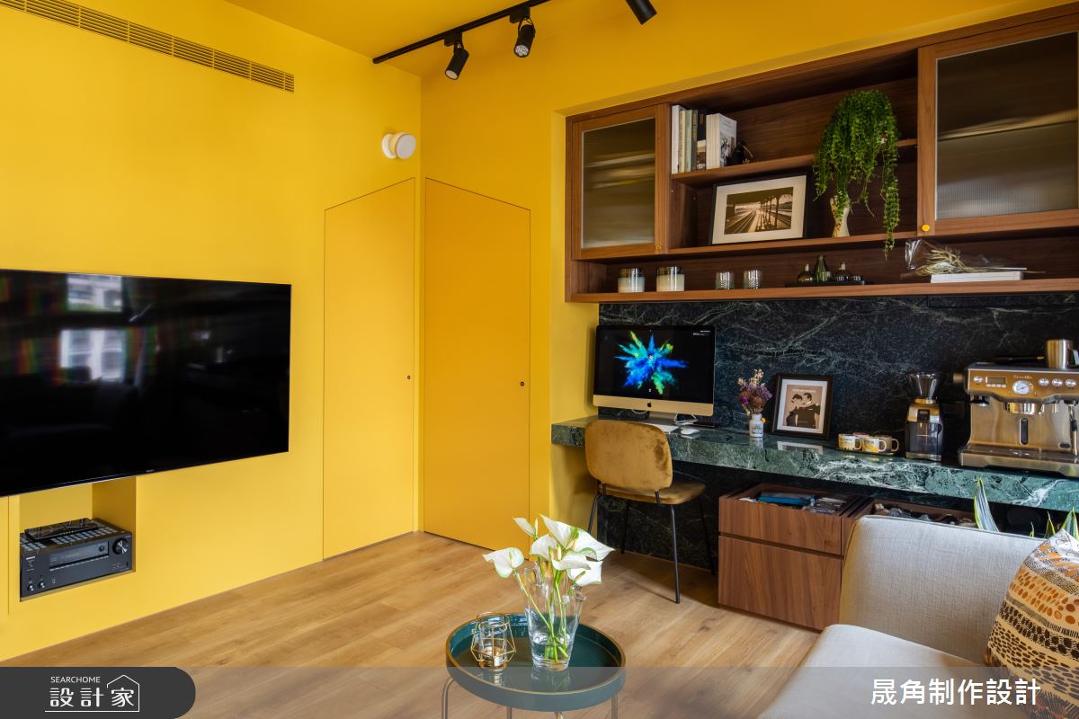 此案屋主為一對夫妻,兩人喜愛濃郁強烈的色彩及彰顯個