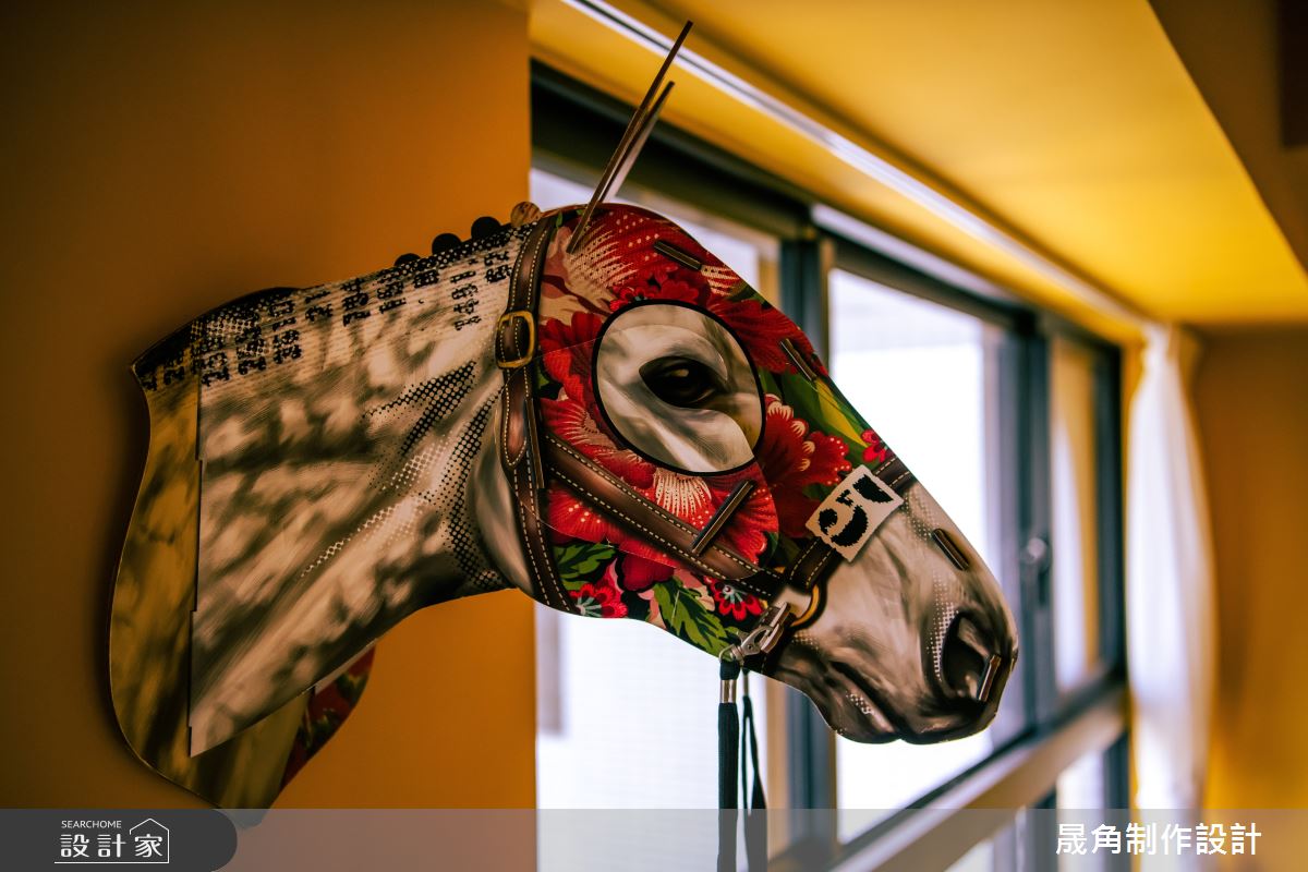 此案屋主為一對夫妻,兩人喜愛濃郁強烈的色彩及彰顯個