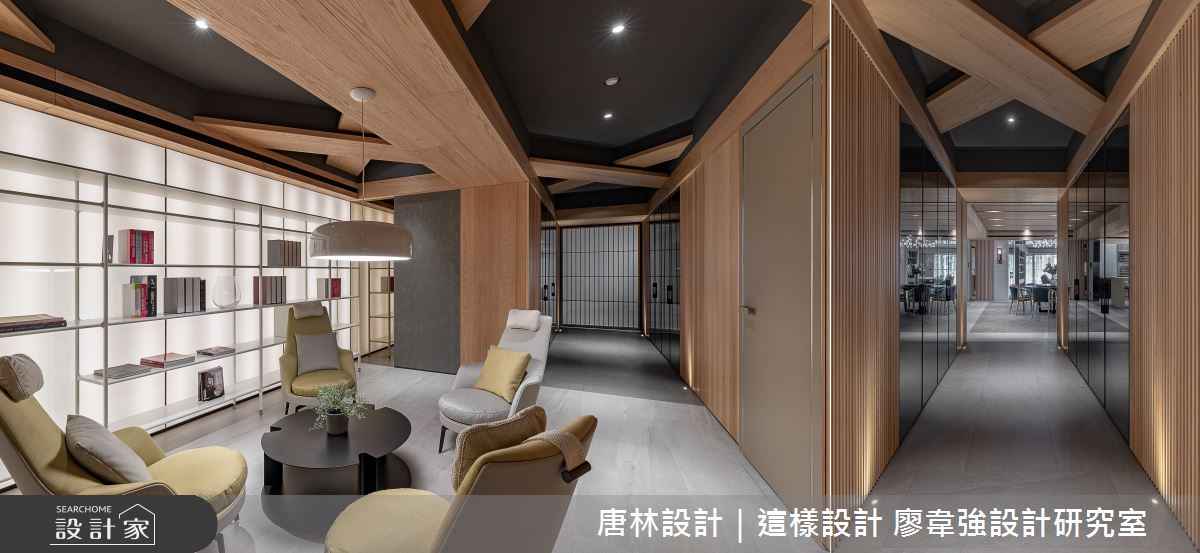 「THE CITY PARK」揉合日本移居的業主,環繞型的格局讓空間相互連貫,廊道以日式庭院概念,賦予空間濃厚的文化底蘊。