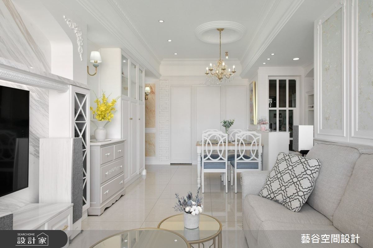 圓形燈飾搭配方形餐桌,契合天圓地方風水概念。