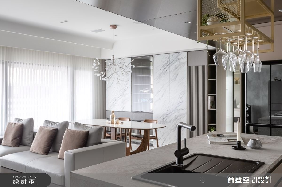 51 坪的現代風居宅，以男主人喜愛的黑、白、灰品味為