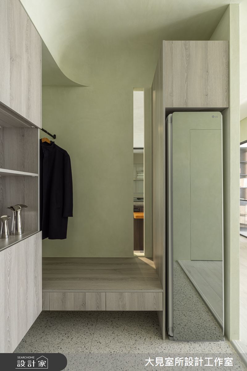 27坪北歐宅內,鋪敘莫蘭迪綠乳膠漆作為場域基底,同時