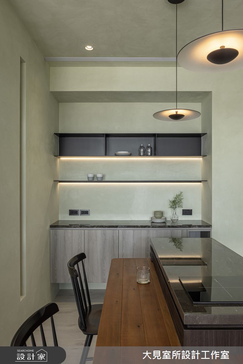 27坪北歐宅內,鋪敘莫蘭迪綠乳膠漆作為場域基底,同時