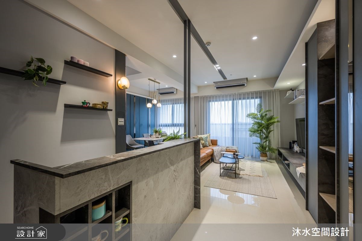 因應夫妻兩人生活,將原本三房中臨近廚房的空間改為餐