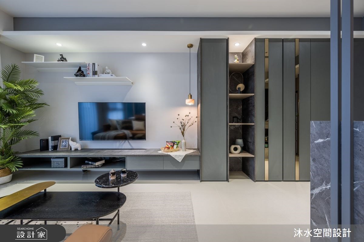 因應夫妻兩人生活,將原本三房中臨近廚房的空間改為餐