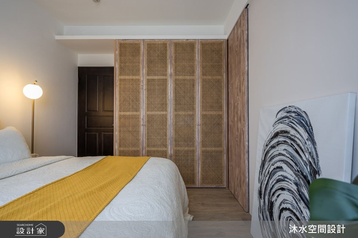 因應夫妻兩人生活,將原本三房中臨近廚房的空間改為餐