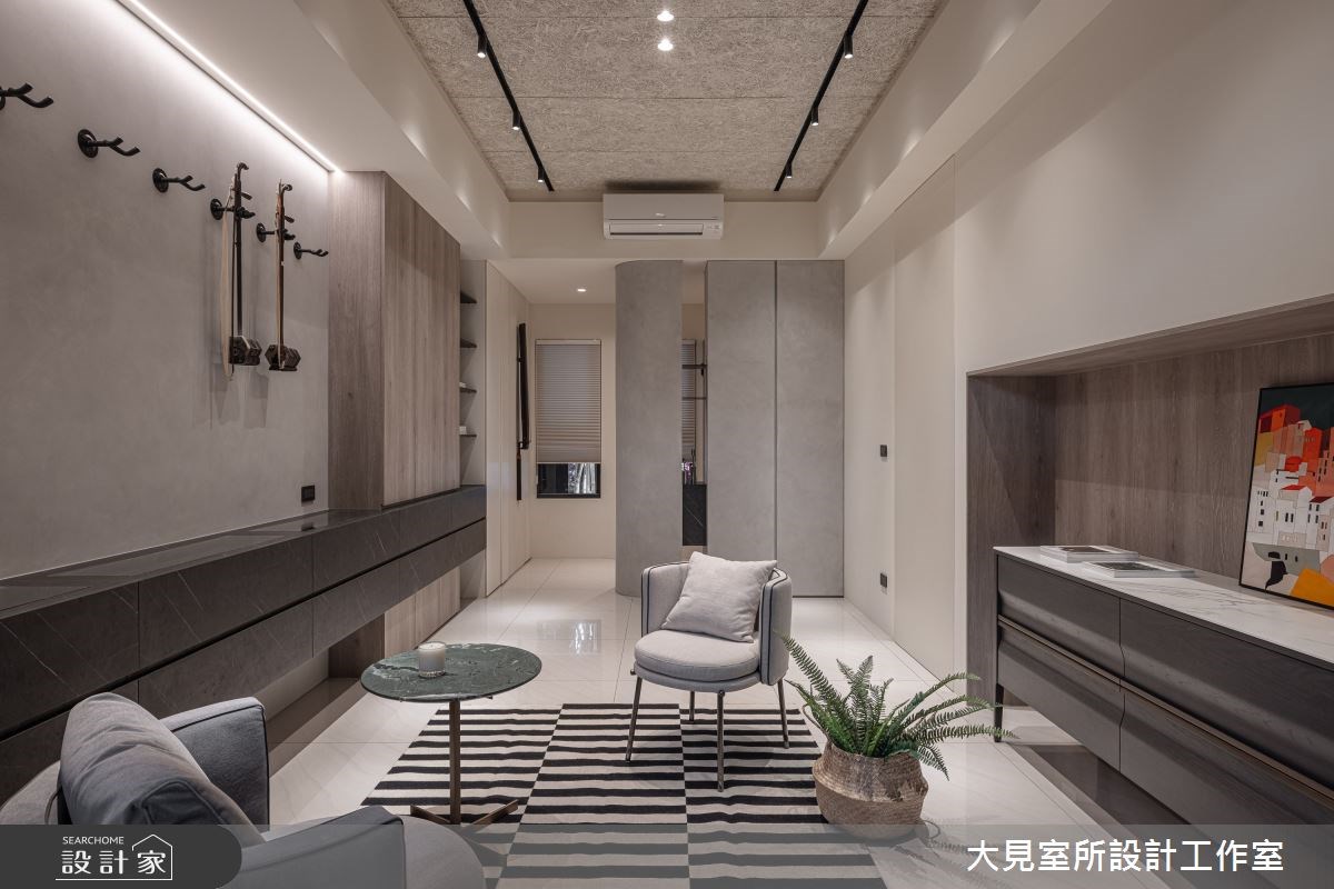 職業為國樂老師的屋主一家,對新家設計比起營造風格、