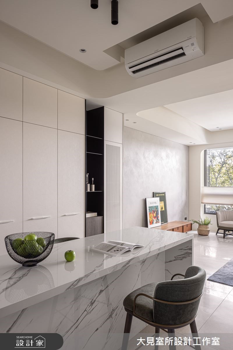 職業為國樂老師的屋主一家,對新家設計比起營造風格、