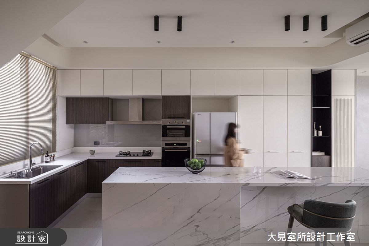 職業為國樂老師的屋主一家,對新家設計比起營造風格、