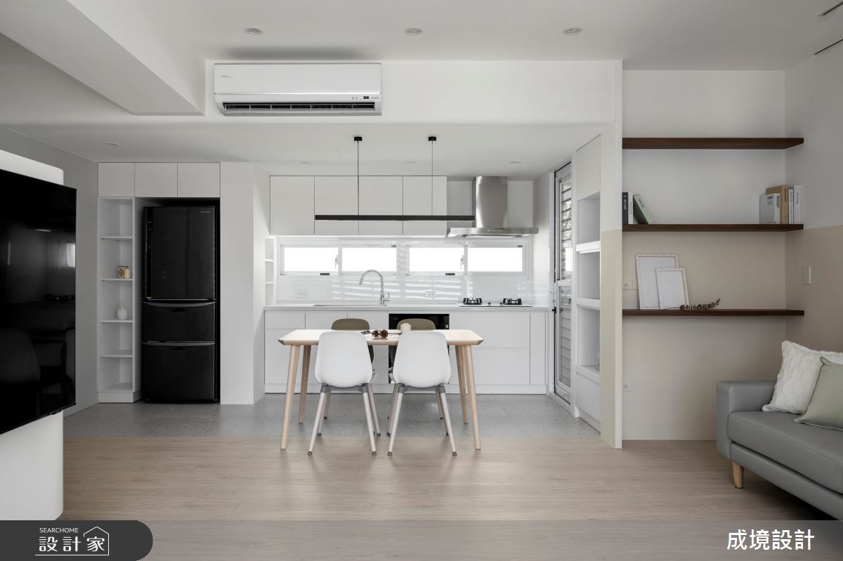 改造屋齡四十年老屋的格局，廚房改為開放式擴大公共空