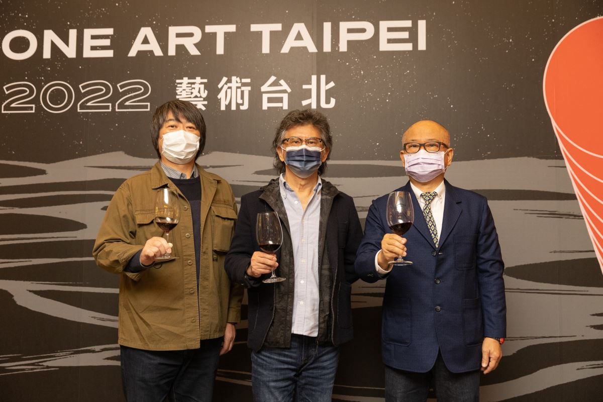 陳世彬:ONE ART Taipei 藝術台北董事 (左)、王瑞棋:ONE ART Taipei 2022 藝術台北 執行董事(中)、劉忠河:ONE ART Taipei 藝術台北董事 (右)。