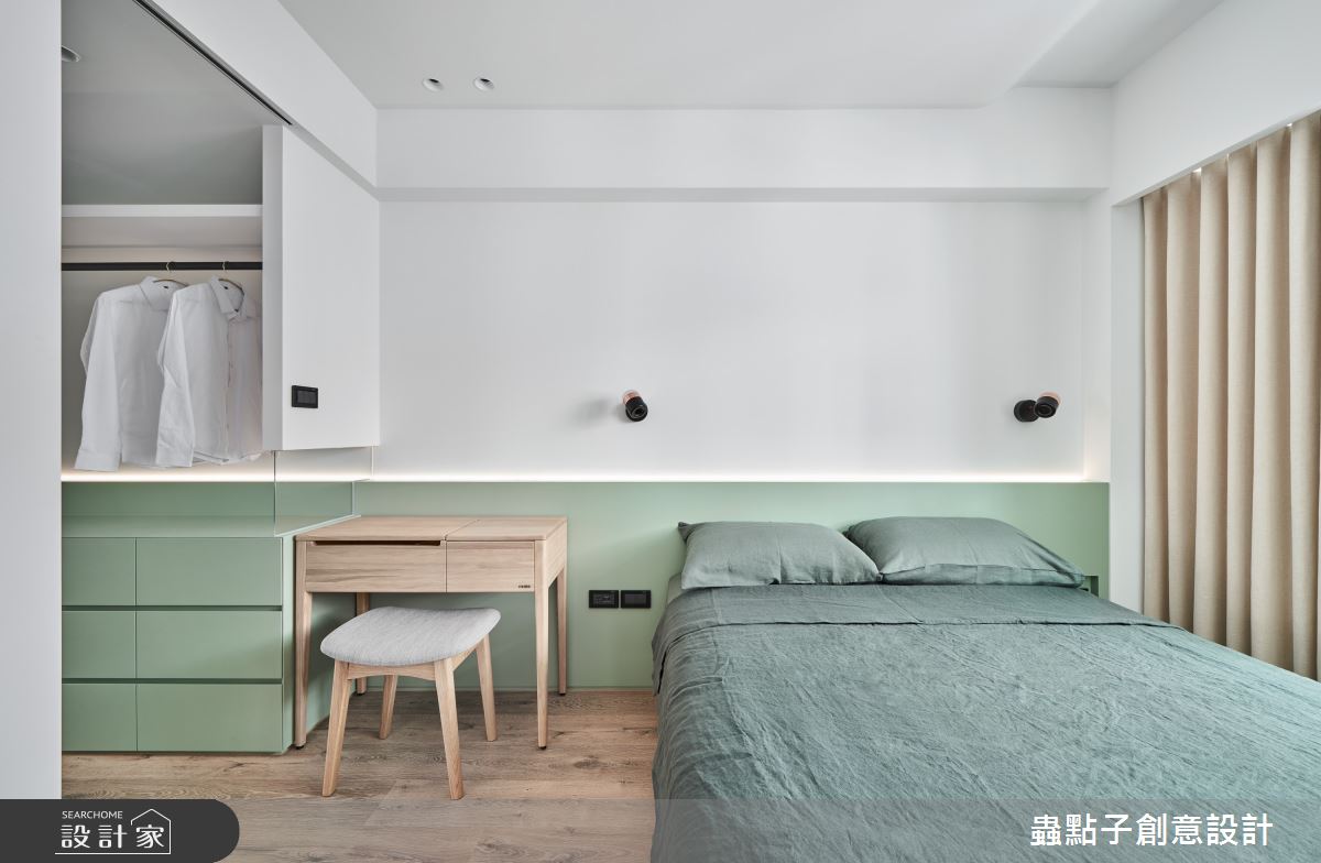 25坪老屋原本屋高較低、室內陰暗，設計師全面盤整屋主