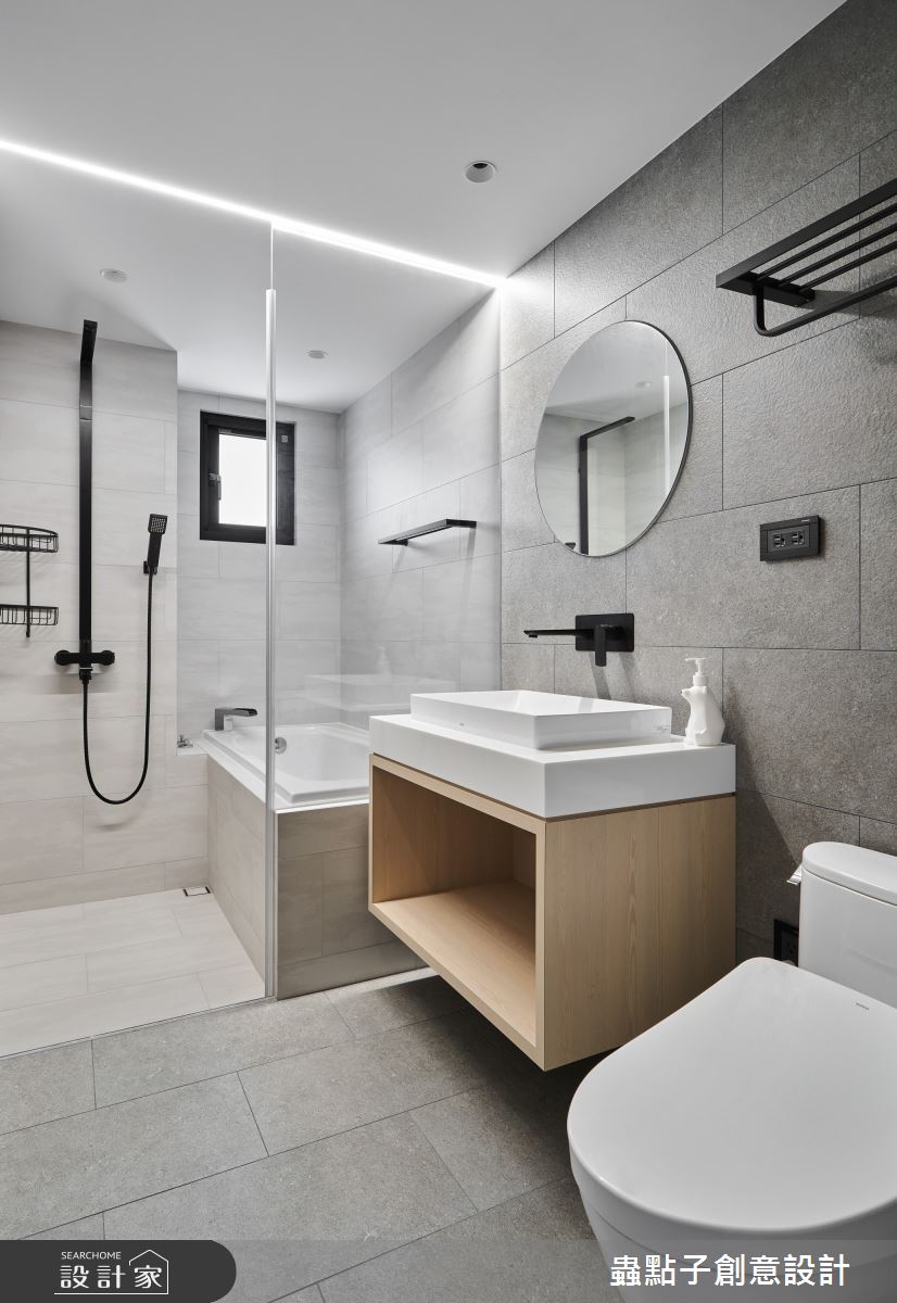 25坪老屋原本屋高較低、室內陰暗，設計師全面盤整屋主