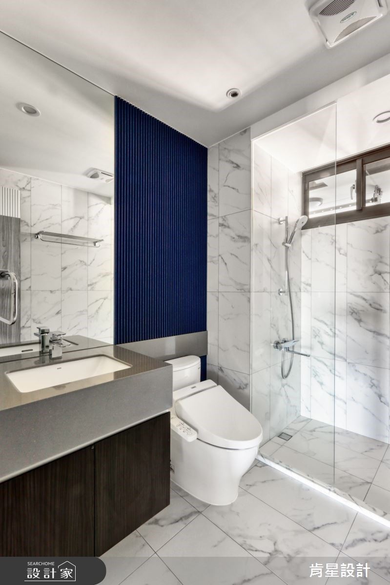 屬於摩登都市的灰調，經由設計師選用不同色階重疊拼貼