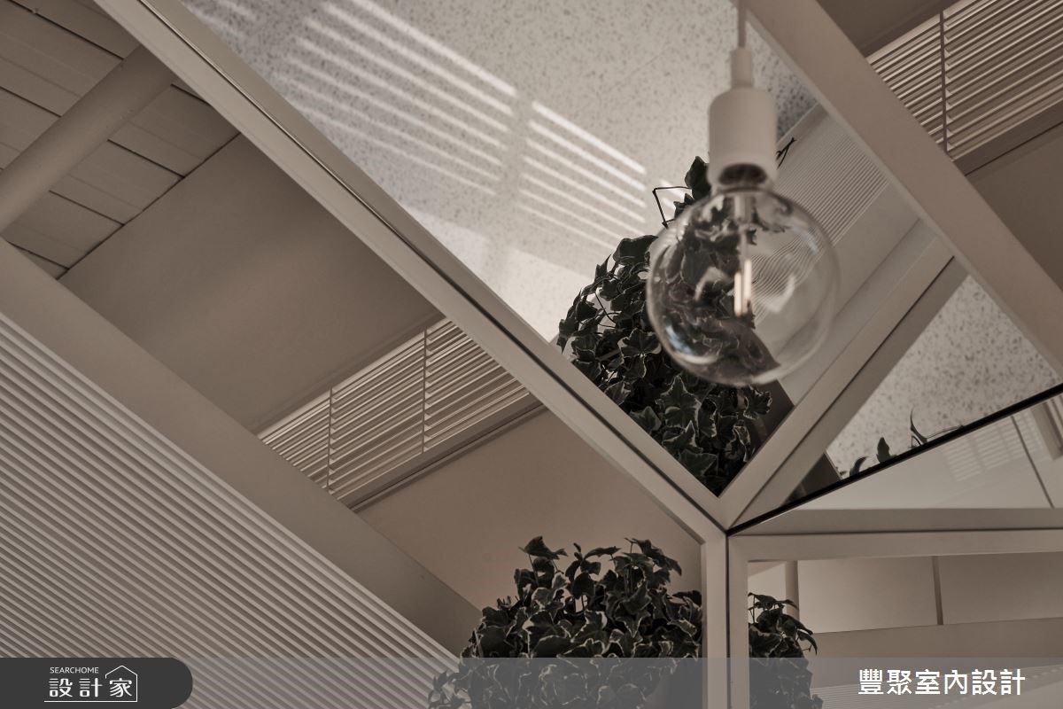 白色，可以簡單，也可以很不簡單。清澈透明的空間令人