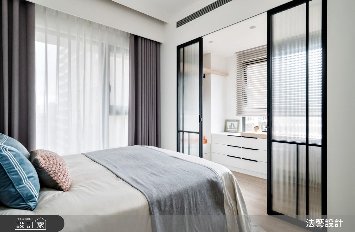 室內坪數20坪的空間，居住著一家四口，原有收納空間不