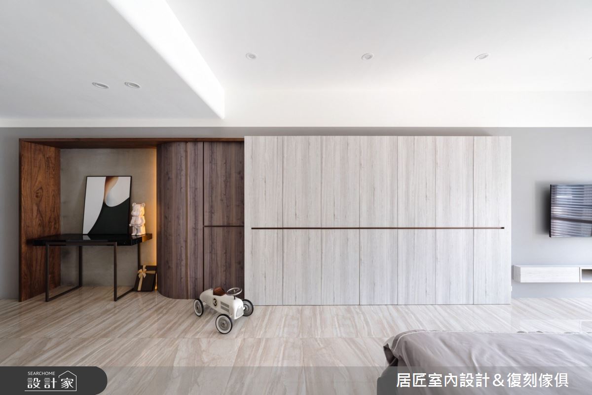 這棟四層樓的的透天別墅,裝修時屋主提出寬廣的客廳、