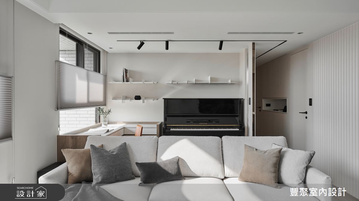 一家三口入住24坪現代宅,在空間內發揮質材本身的優勢