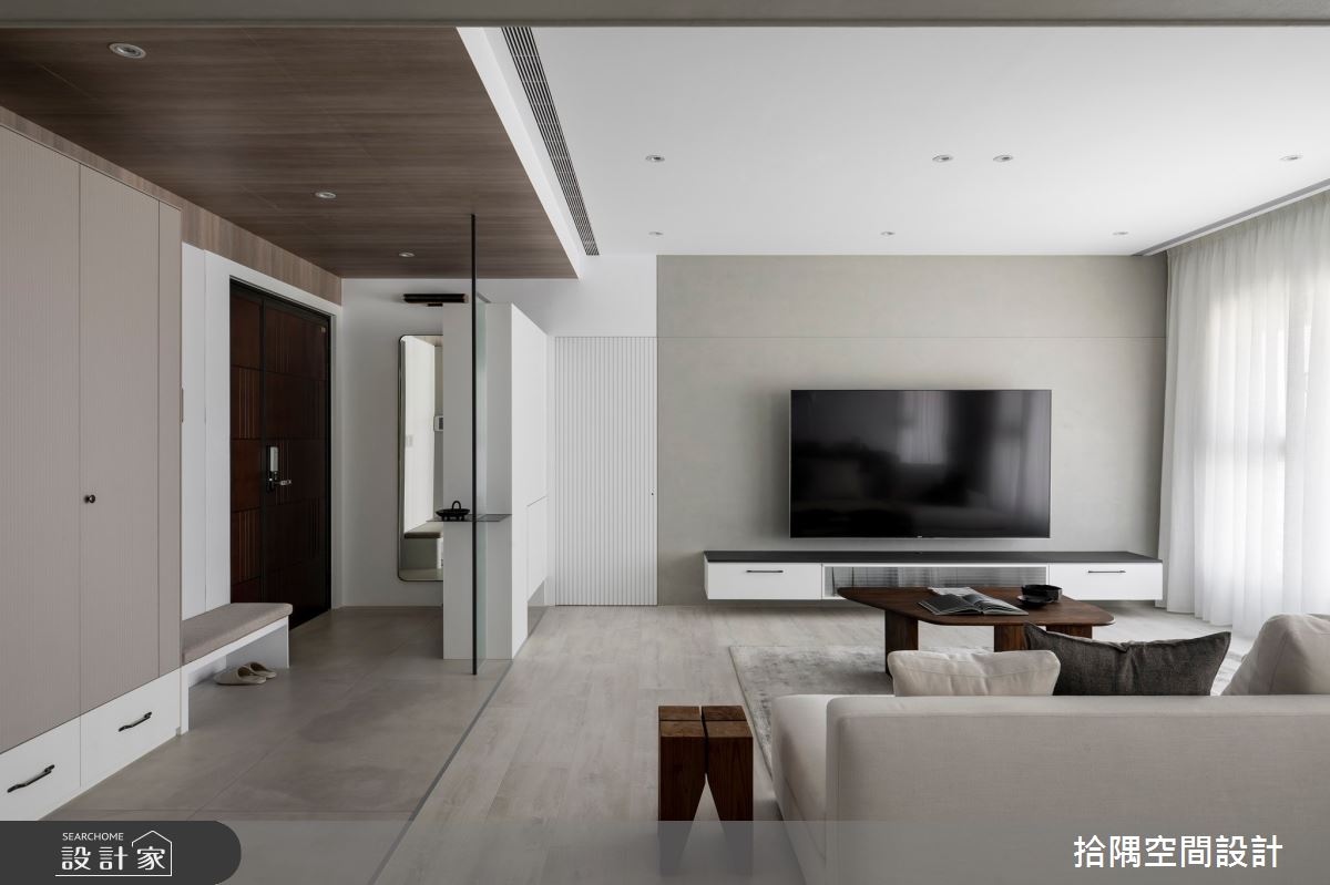 對於剛結婚的小夫妻來說，客廳是彼此陪伴、增進情感的