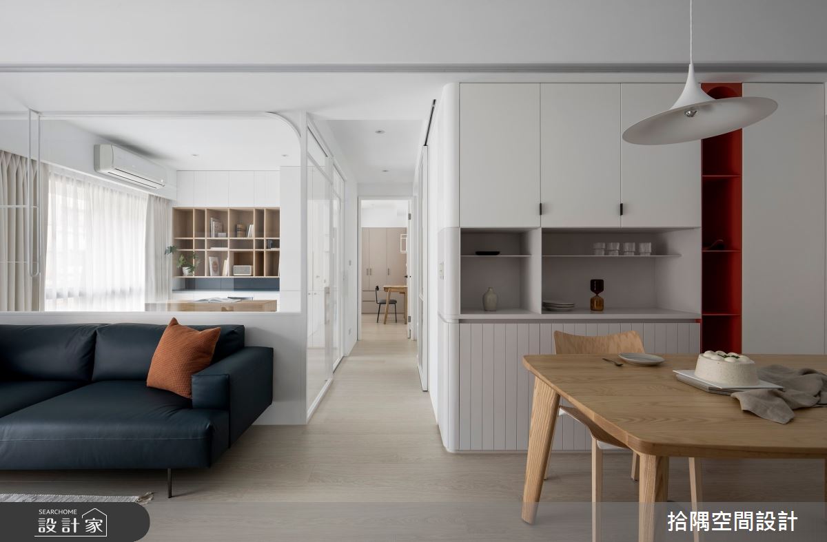 對於剛結婚的小夫妻來說，客廳是彼此陪伴、增進情感的