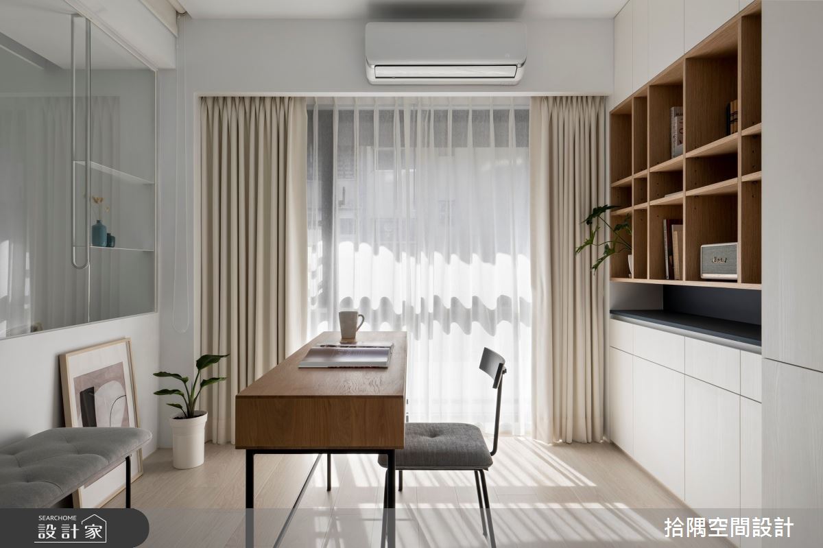 對於剛結婚的小夫妻來說，客廳是彼此陪伴、增進情感的