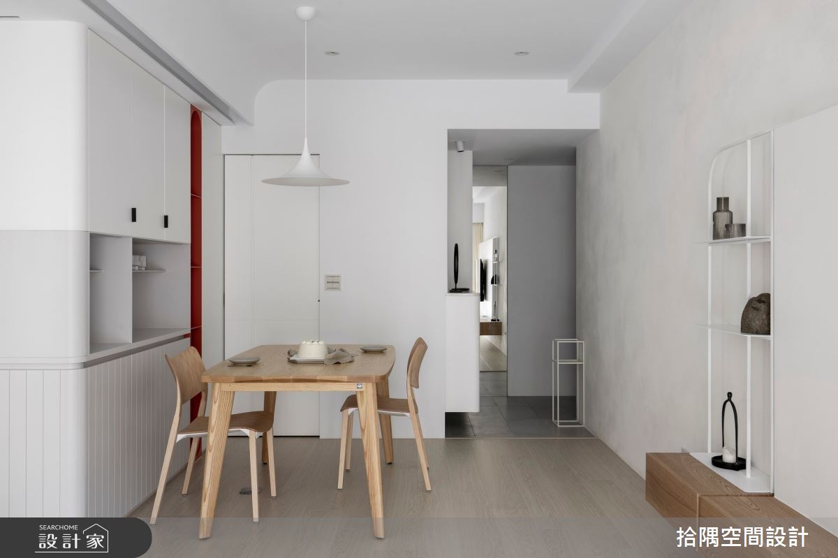 對於剛結婚的小夫妻來說，客廳是彼此陪伴、增進情感的