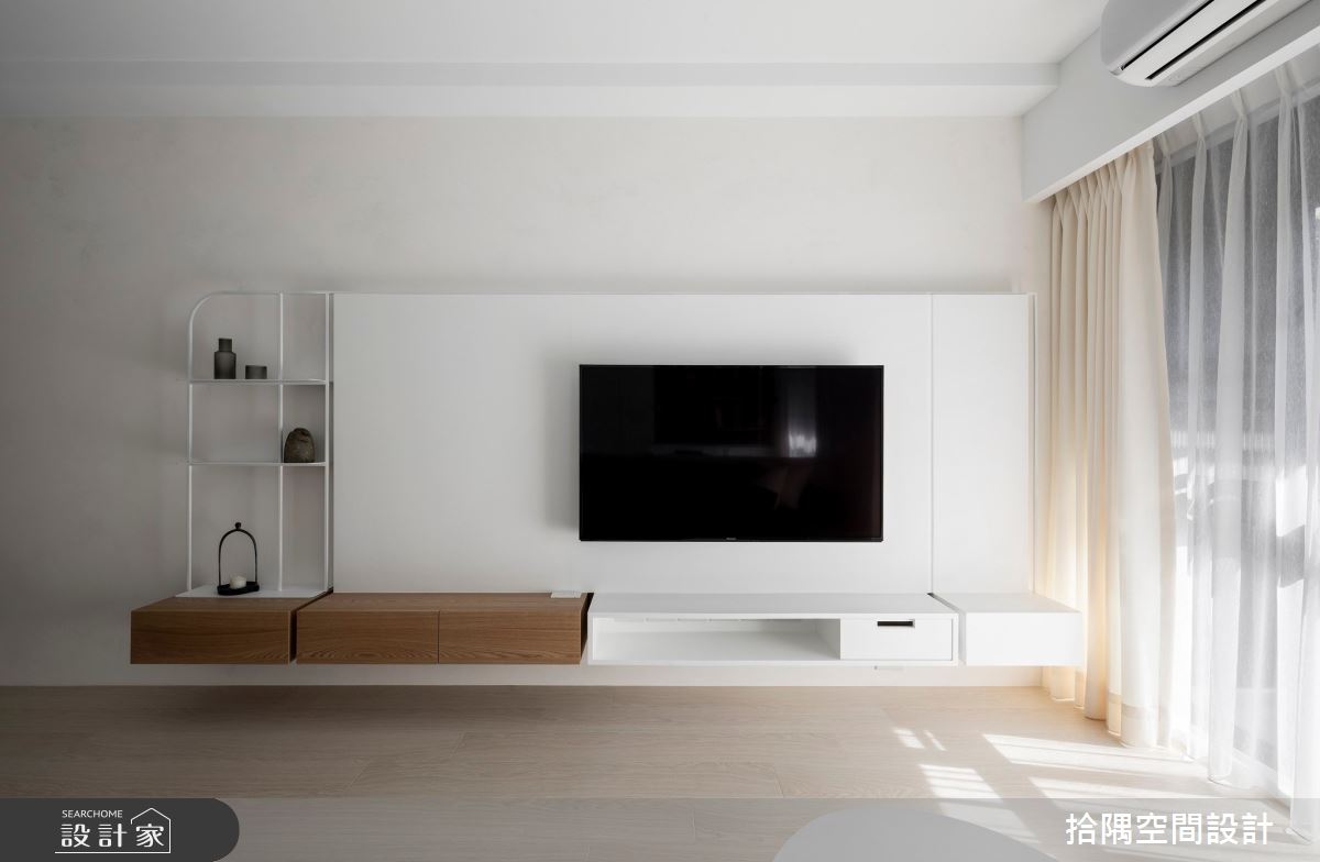 對於剛結婚的小夫妻來說，客廳是彼此陪伴、增進情感的