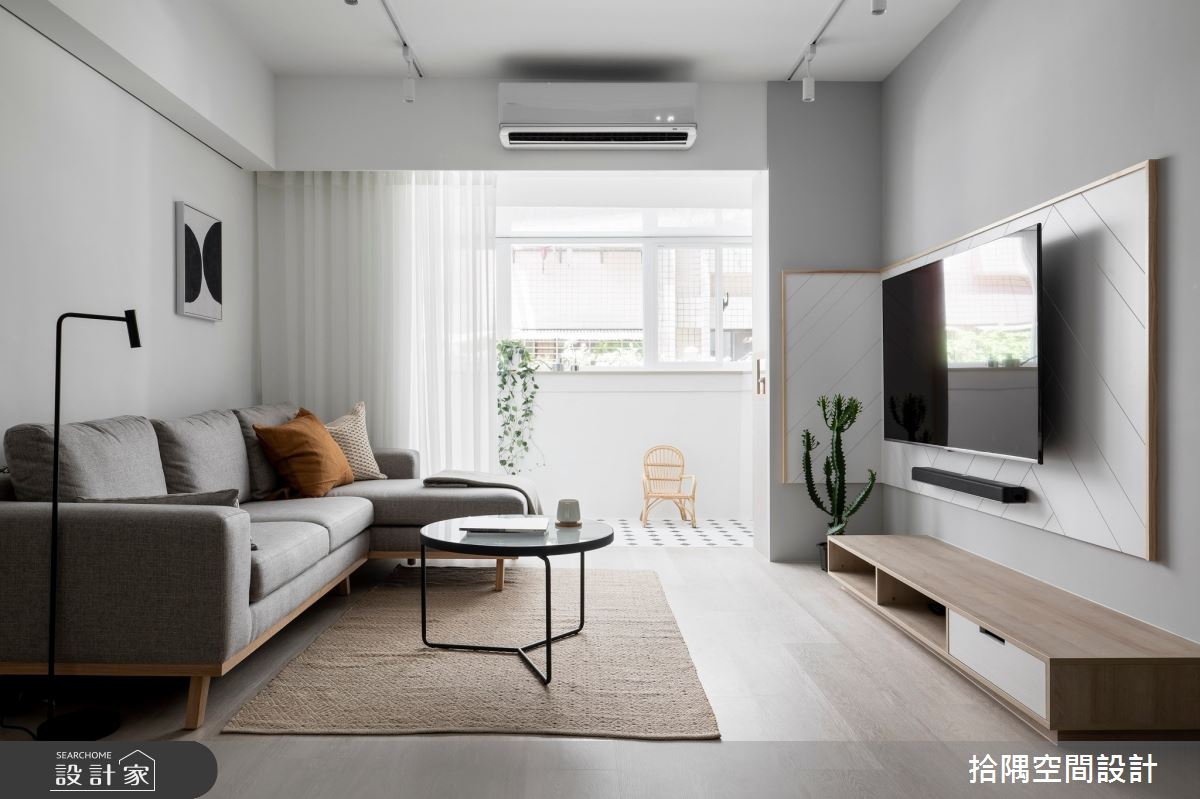 對於剛結婚的小夫妻來說，客廳是彼此陪伴、增進情感的