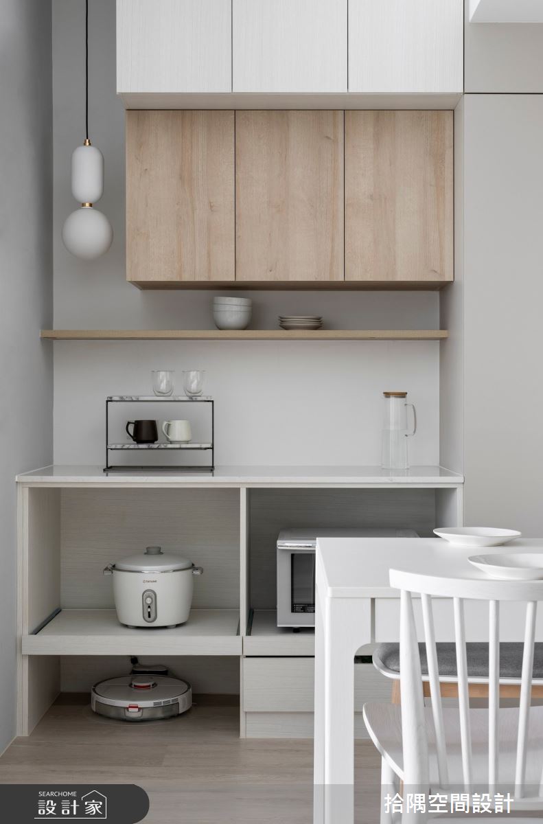 對於剛結婚的小夫妻來說，客廳是彼此陪伴、增進情感的