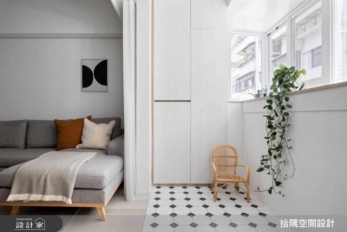 對於剛結婚的小夫妻來說，客廳是彼此陪伴、增進情感的